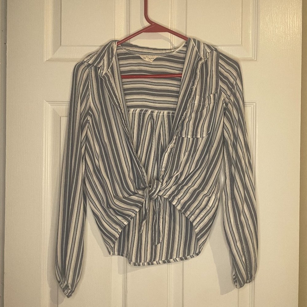 Aeropostale Women's Pinstripe Front Tie Button Up Blouse Blue/White Size XS